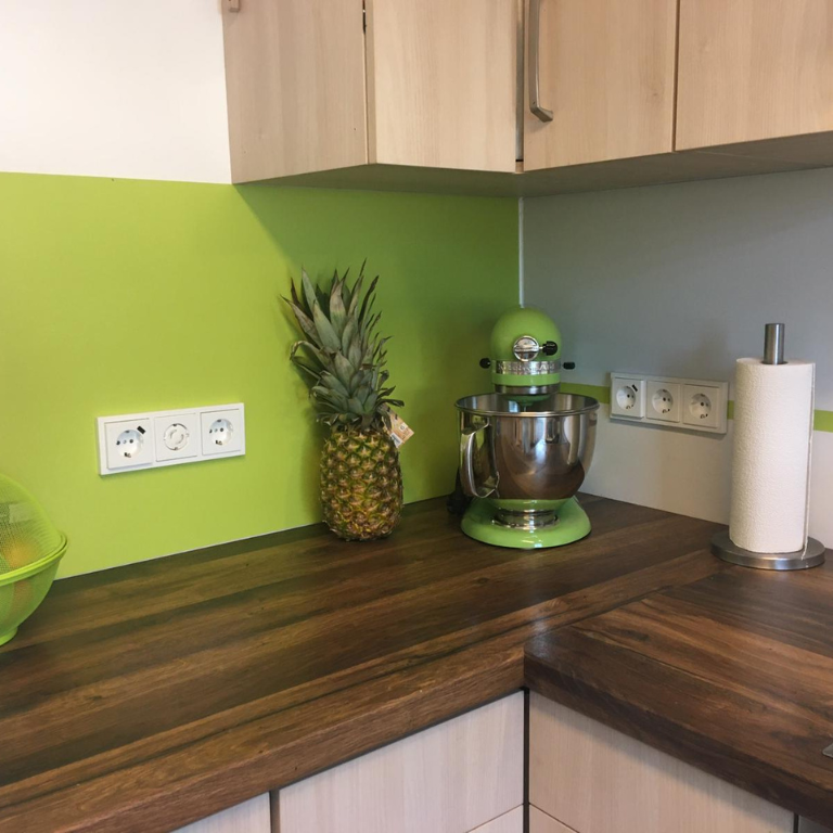 Wandschutz als Küchenrückwand, zweifarbig mit Einlegestreifen