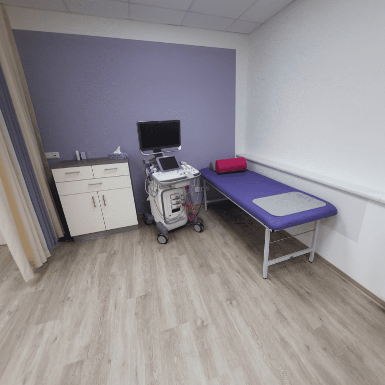 Behandlungsliege Praxis Dr Berndt