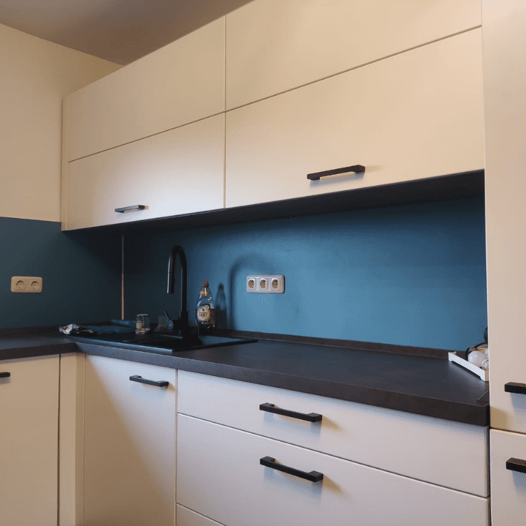 Kuechenrueckwand ueber Eck