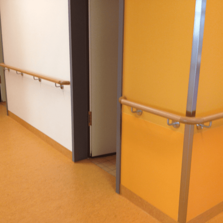 Wandschutz mit Handlauf